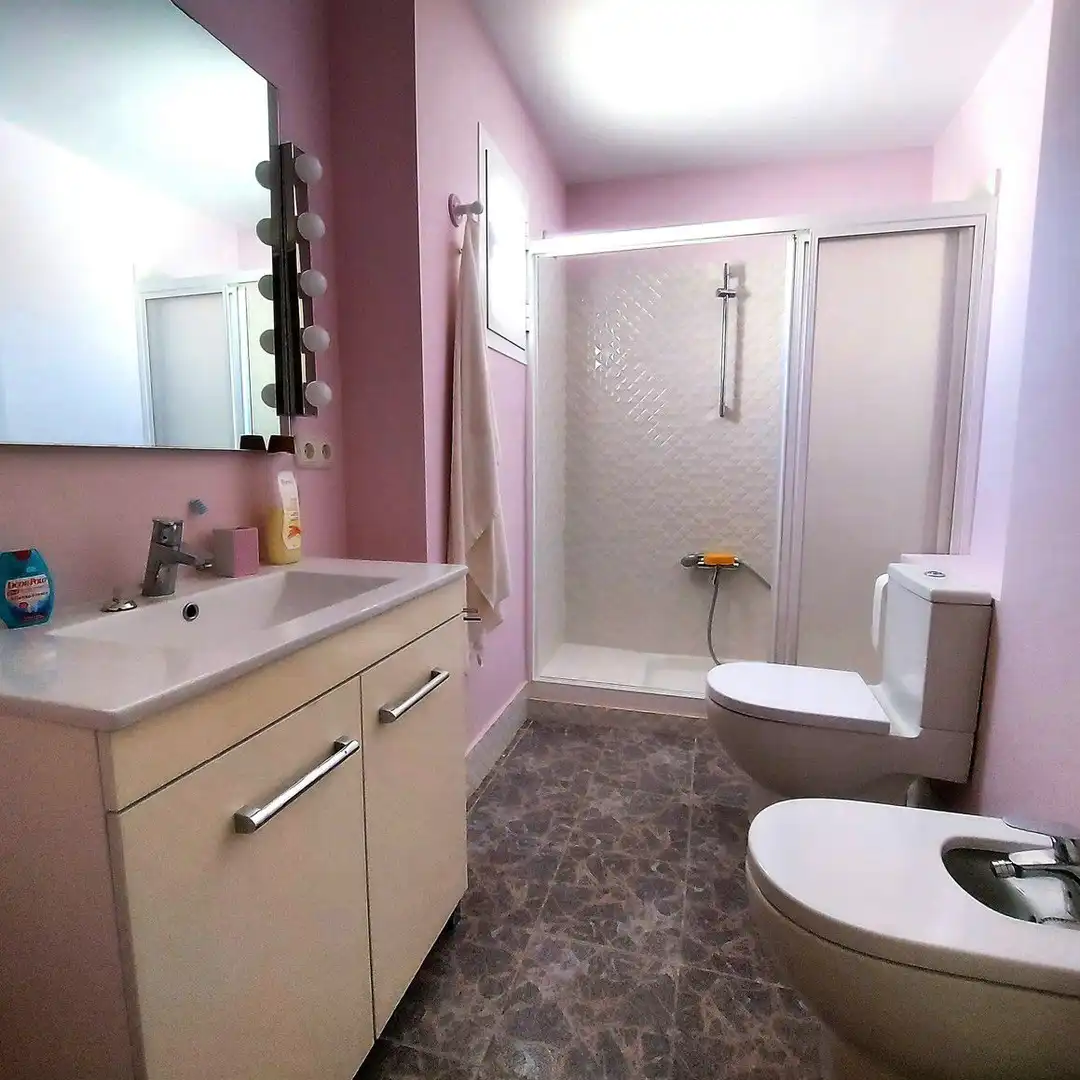 Baño de Casa adosada en venta en Almonte con Terraza, Trastero y Balcón