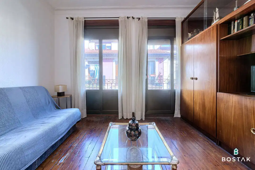 Sala de estar de Piso en venta en Bilbao  con Calefacción y Balcón