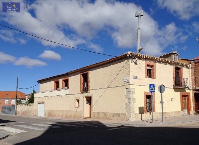 Vista exterior de Casa o xalet en venda en Valoria la Buena amb Aire condicionat, Calefacció i Terrassa