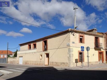 Vista exterior de Casa o xalet en venda en Valoria la Buena amb Aire condicionat, Calefacció i Terrassa