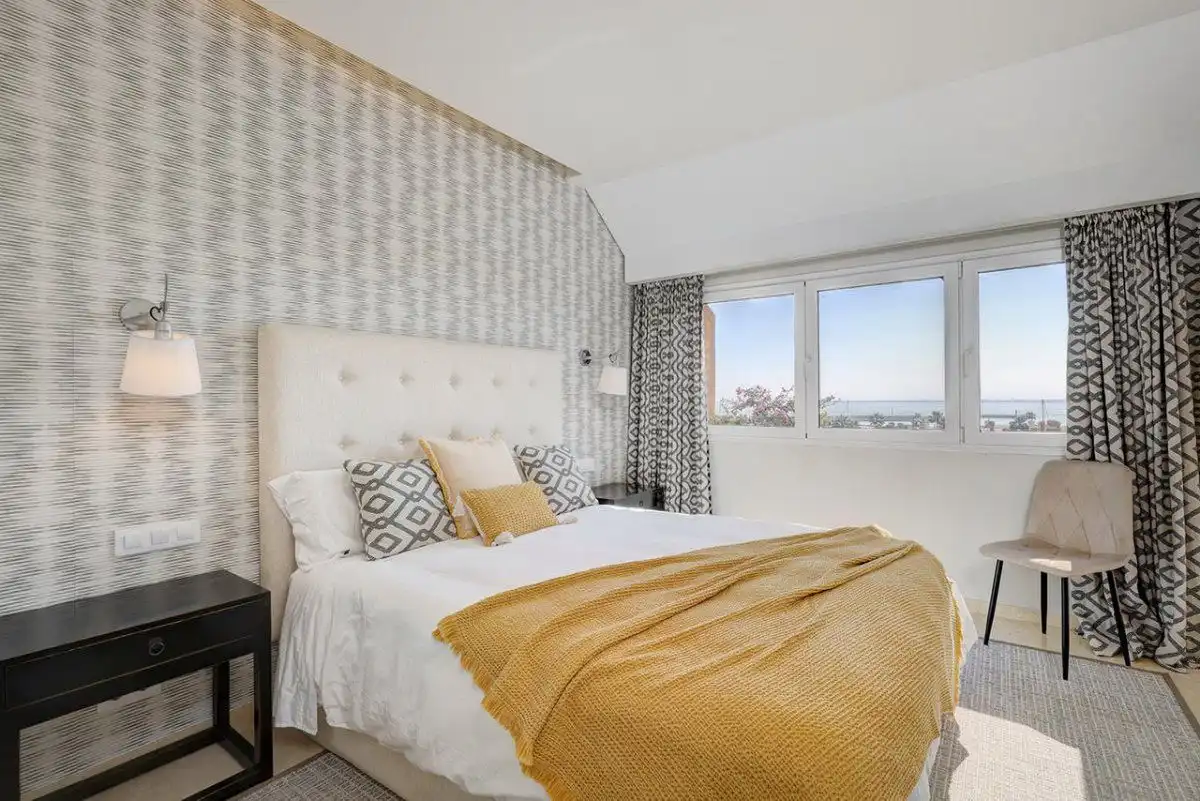 Schlafzimmer von Wohnungen zur Miete in Sotogrande mit Klimaanlage, Heizung und Terrasse
