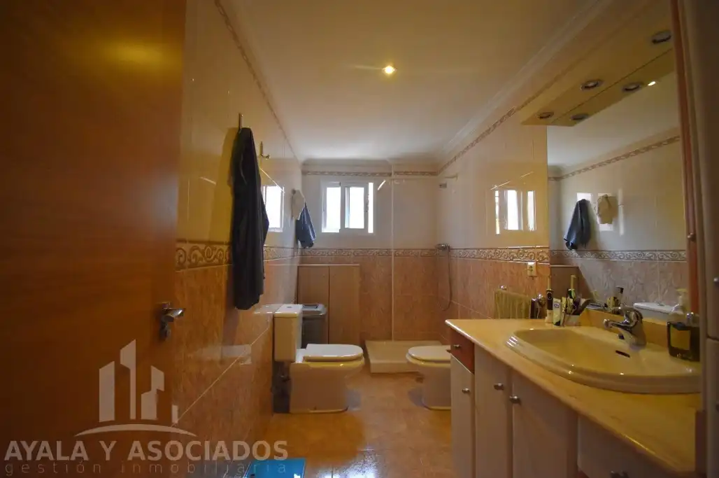 Baño de Casa o chalet en venta en Cartagena con Aire acondicionado, Calefacción y Jardín privado