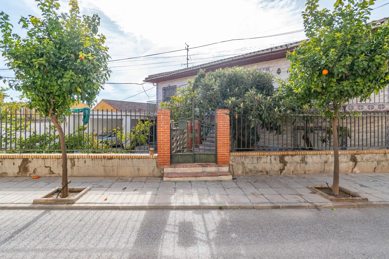 Vista exterior de Casa o xalet en venda en Vegas del Genil amb Calefacció, Jardí privat i Terrassa