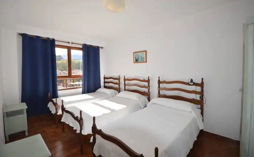 Habitación de Apartamento de alquiler en Llanes con Jardín privado, Terraza y Amueblado