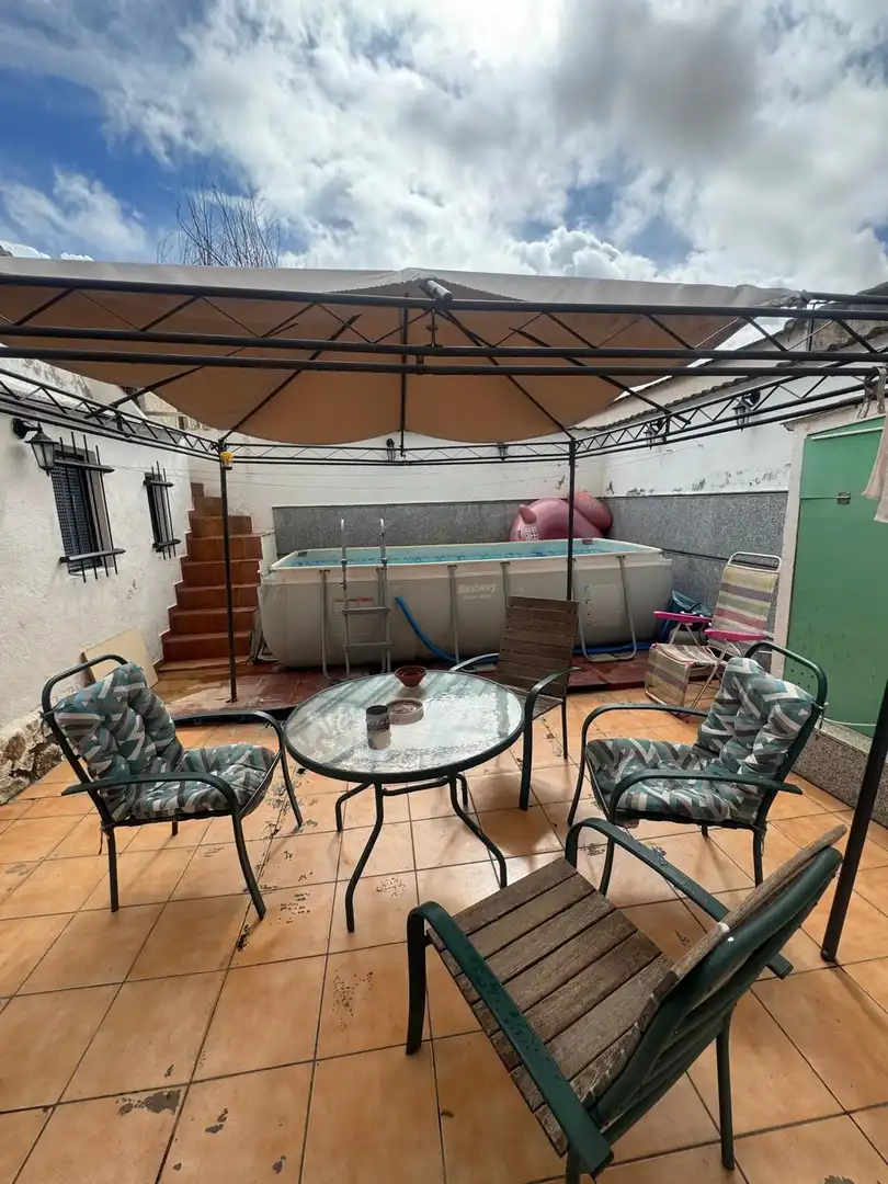 Schwimmbecken von Haus oder Chalet zur Miete in Trijueque mit Terrasse