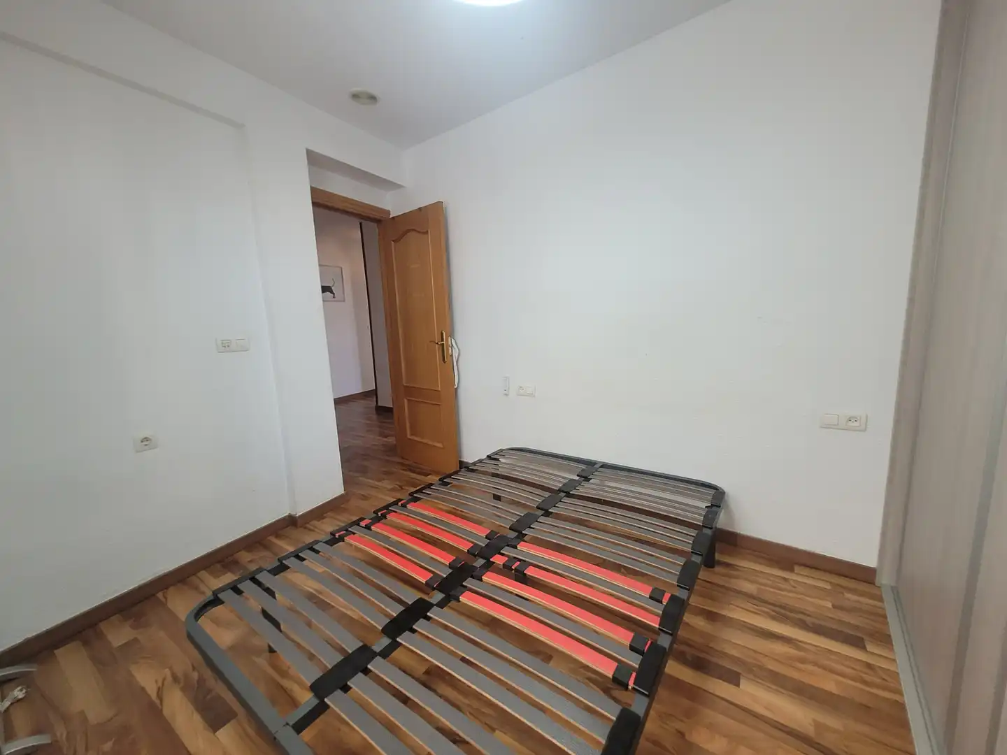 Habitación de Piso en venta en Maracena con Lavadora, Microondas y Balcón