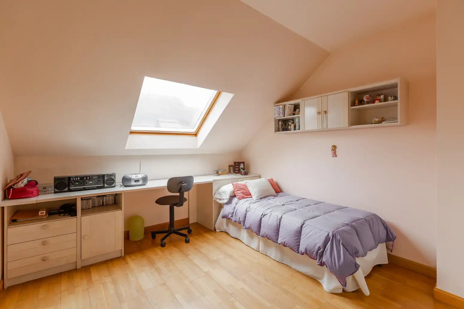 Habitación de Casa adosada en venta en Barañáin / Barañain con Calefacción, Jardín privado y Parquet