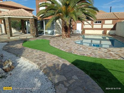 Jardí de Casa o xalet en venda en Seseña amb Aire condicionat i Piscina