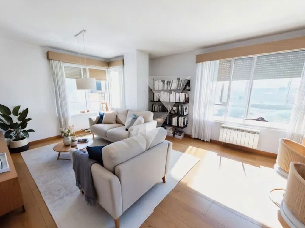 Sala d'estar de Pis en venda en Burgos Capital amb Calefacció i Parquet