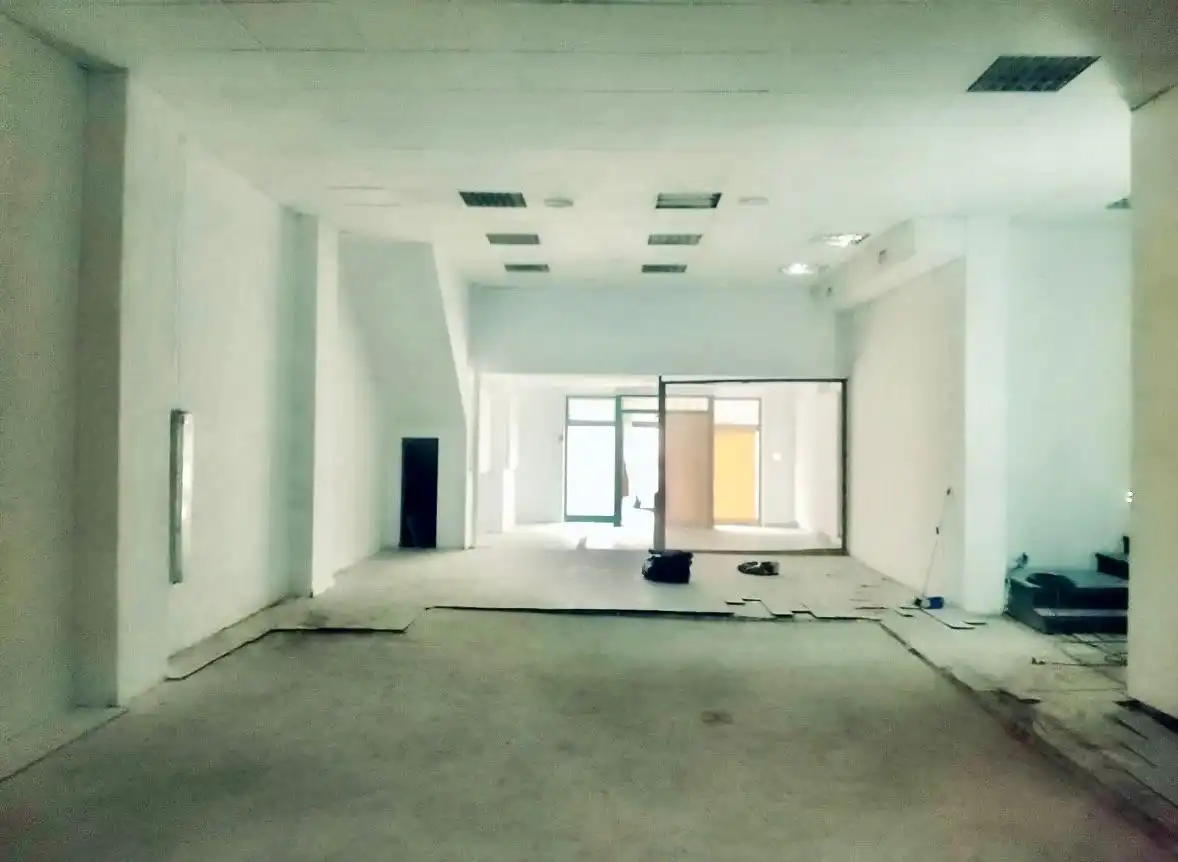 Local comercial en venta en Calle Tierno Galván 8