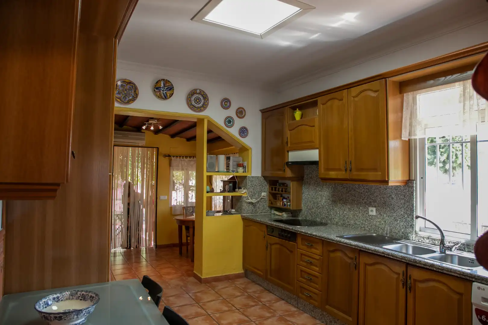 Cocina de Casa o chalet en venta en Castilleja de la Cuesta con Aire acondicionado, Calefacción y Jardín privado