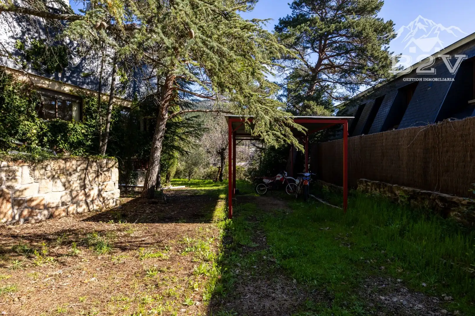 Casa o xalet en venda en Miraflores de la Sierra amb Calefacció, Jardí privat i Traster