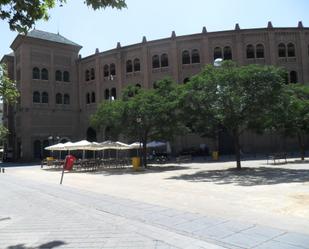 Vista exterior de Pis de lloguer en  Granada Capital amb Terrassa i Balcó