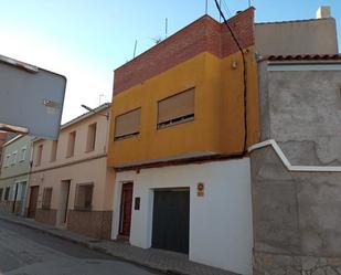 Vista exterior de Casa adosada en venda en Alcázar de San Juan