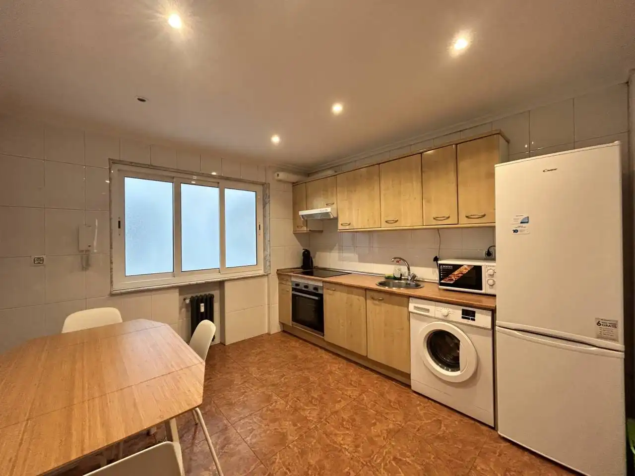 Cocina de Piso de alquiler en Oviedo  con Calefacción y Amueblado