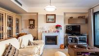 Living room of Single-family semi-detached for sale in  Valencia Capital  with Air Conditioner, Private garden and Terrace