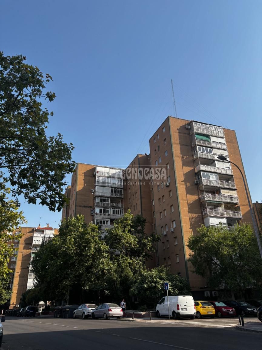 Vista exterior de Pis en venda en  Madrid Capital amb Calefacció i Terrassa
