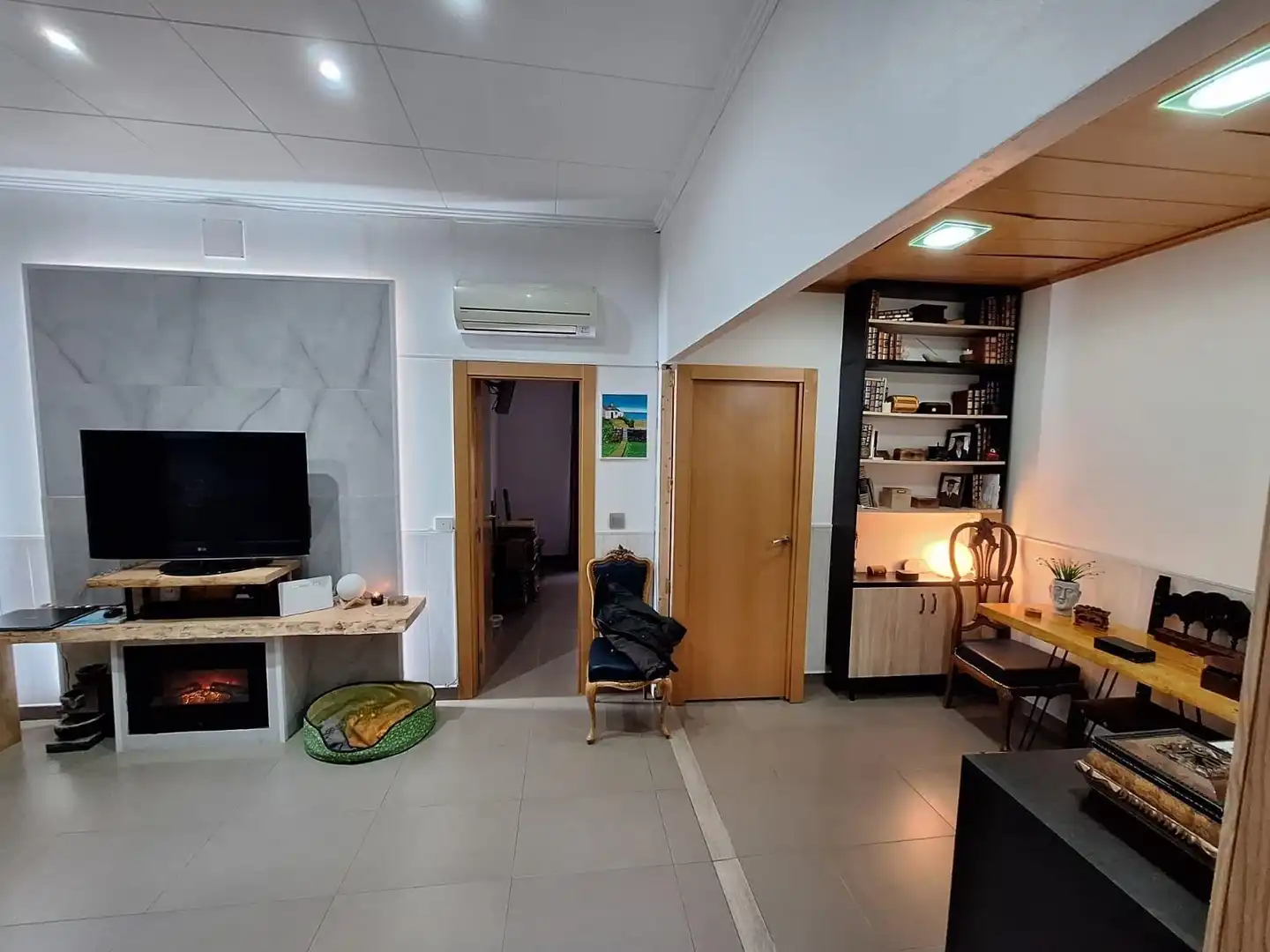 Sala de estar de Planta baja en venta en L'Hospitalet de Llobregat con Aire acondicionado
