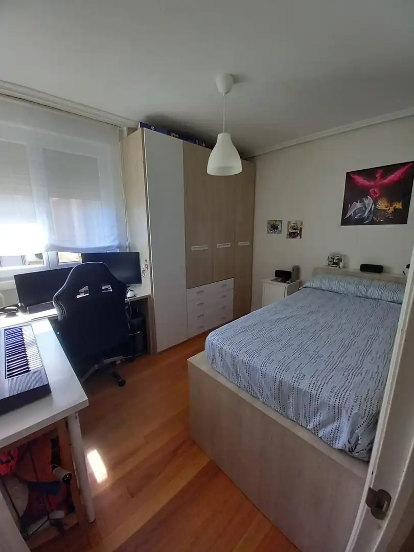 Habitación de Piso en venta en Torrelavega  con Calefacción, Jardín privado y Trastero