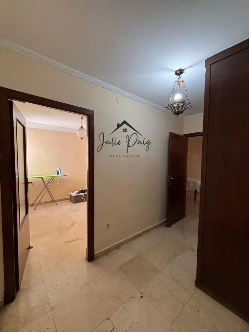 Flat for sale in Sevilla  with Air Conditioner, Terrace and Storage room