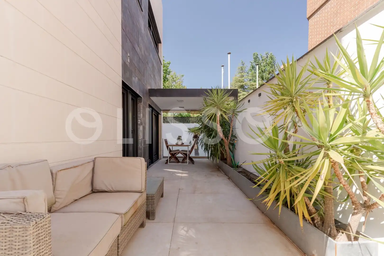 Terrassa de Casa o xalet en venda en Madrid amb Aire condicionat, Calefacció i Jardí privat
