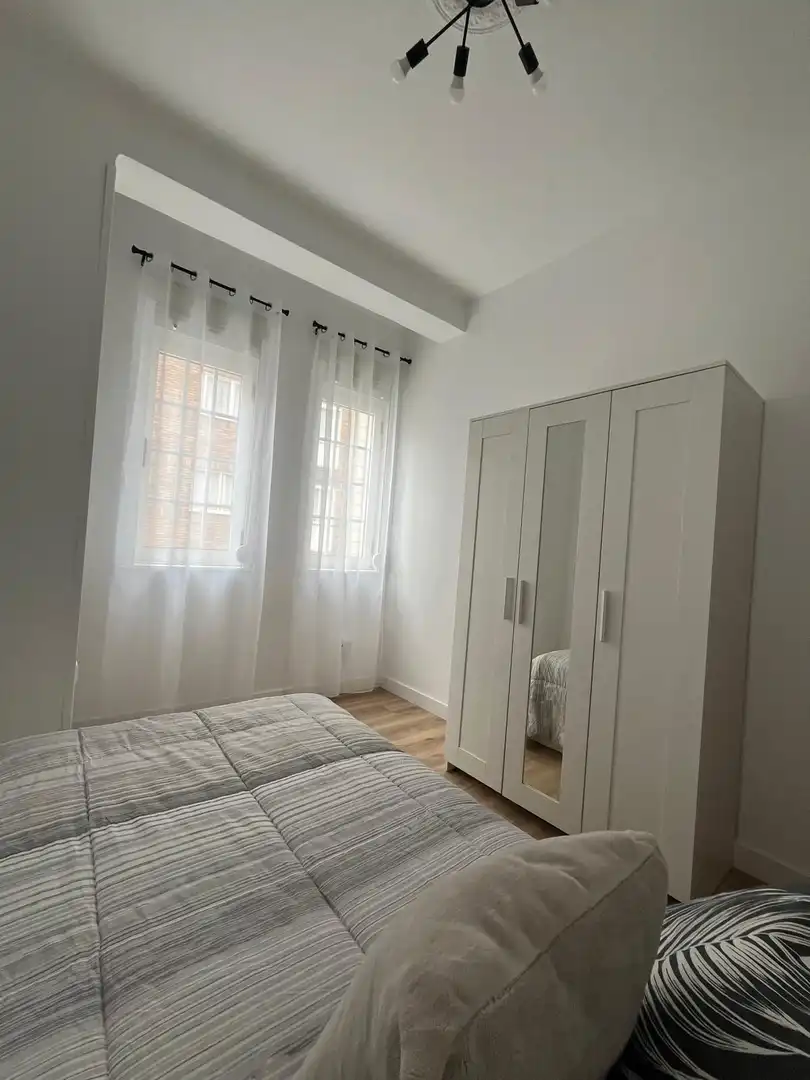 Bedroom of Flat for rent in Ferrol  with Heating