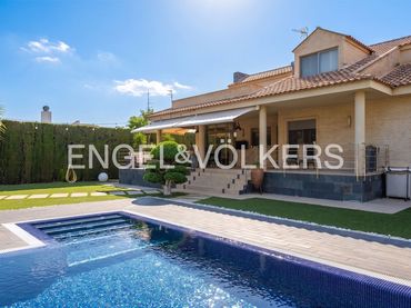 Casa amb jardí en venda a Rascanya