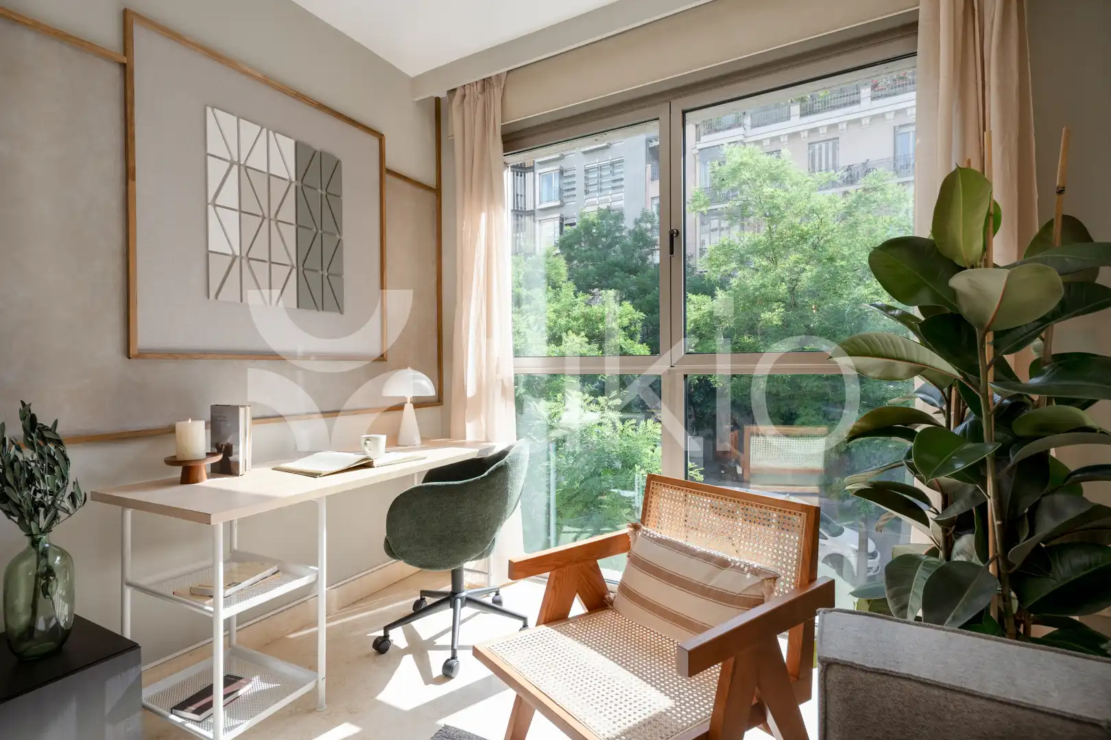 Dormitori de Apartament de lloguer en Madrid amb Aire condicionat, Calefacció i Moblat