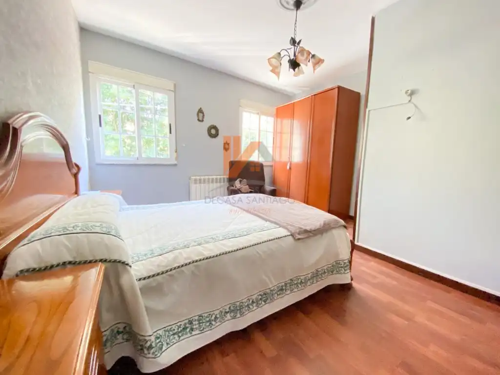 Bedroom of Houses for sale in Santiago de Compostela   with Private garden, Oven and Internet