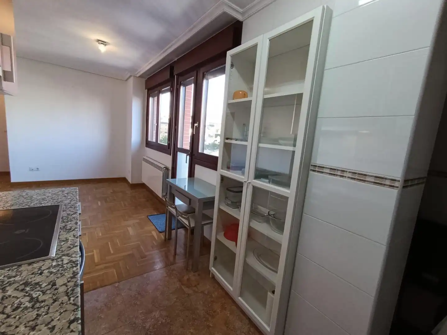 Cuina de Apartament en venda en Avilés amb Calefacció, Traster i Balcó