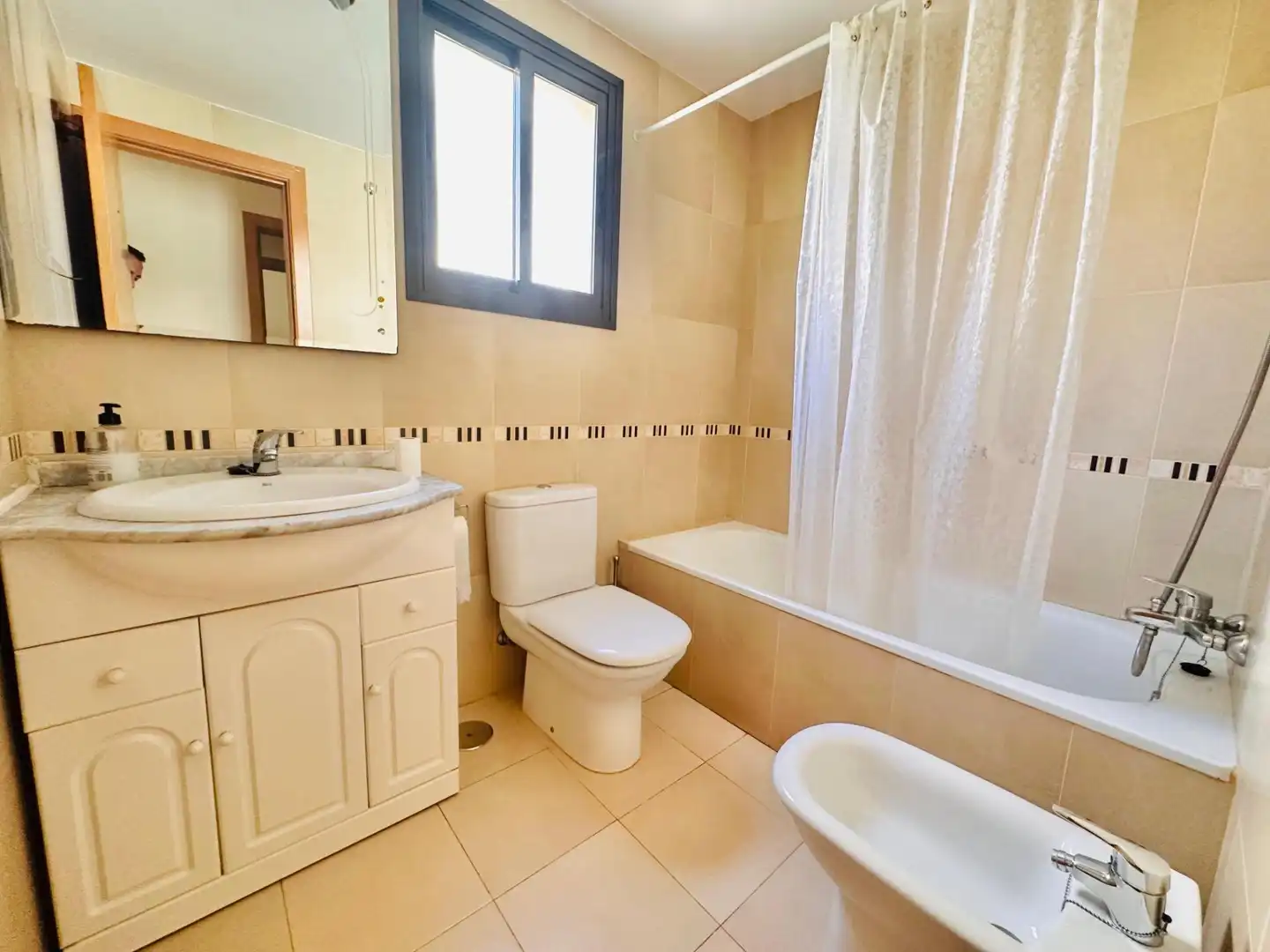 Badezimmer von Wohnung zur Miete in Málaga mit Klimaanlage und Balkon