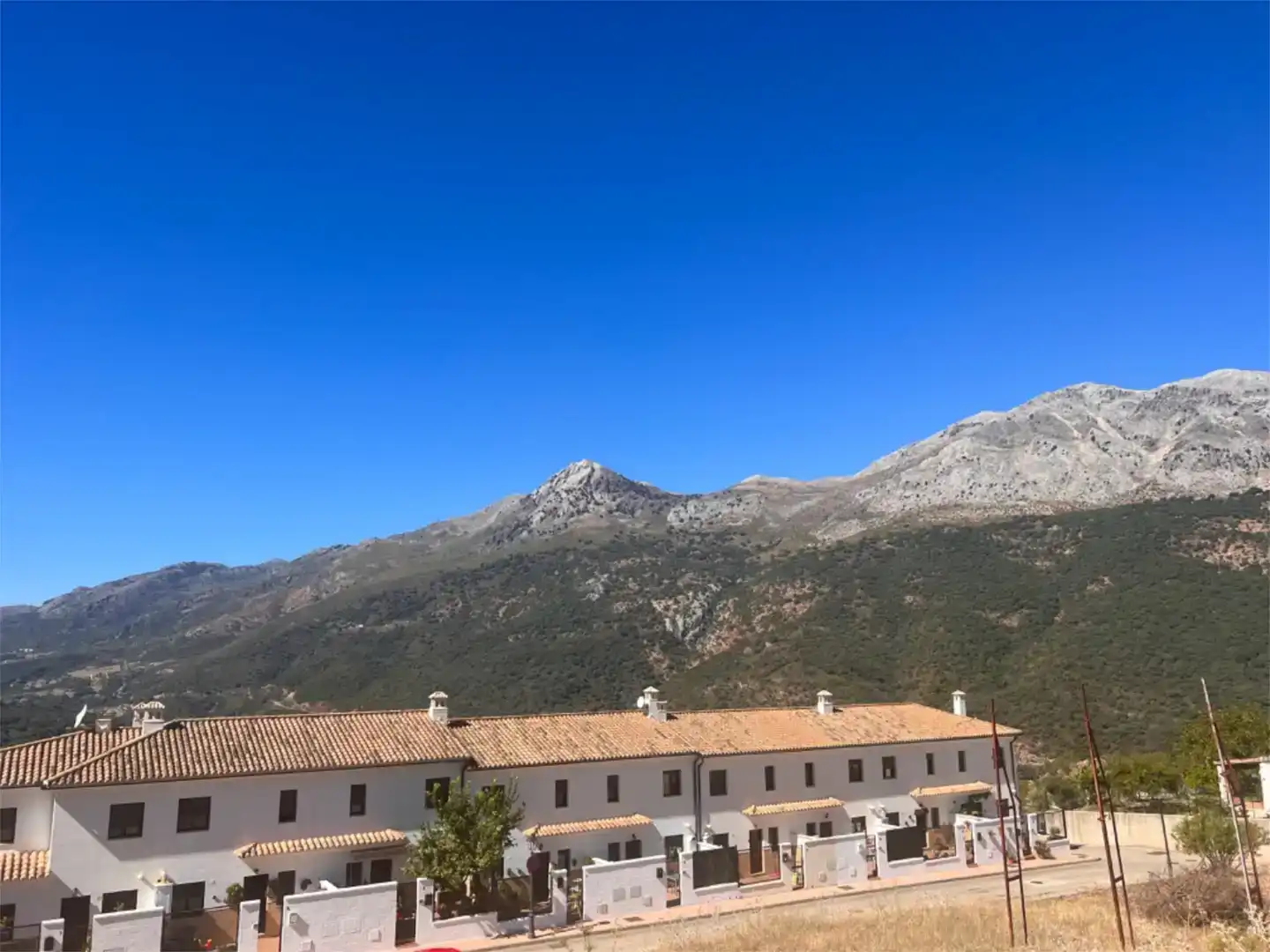 Vista exterior de Casa adosada en venda en Jimera de Líbar amb Aire condicionat
