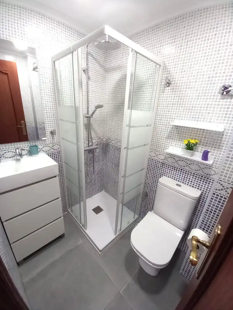Badezimmer von Wohnung zur Miete in Castro-Urdiales mit Heizung, Terrasse und Möbliert