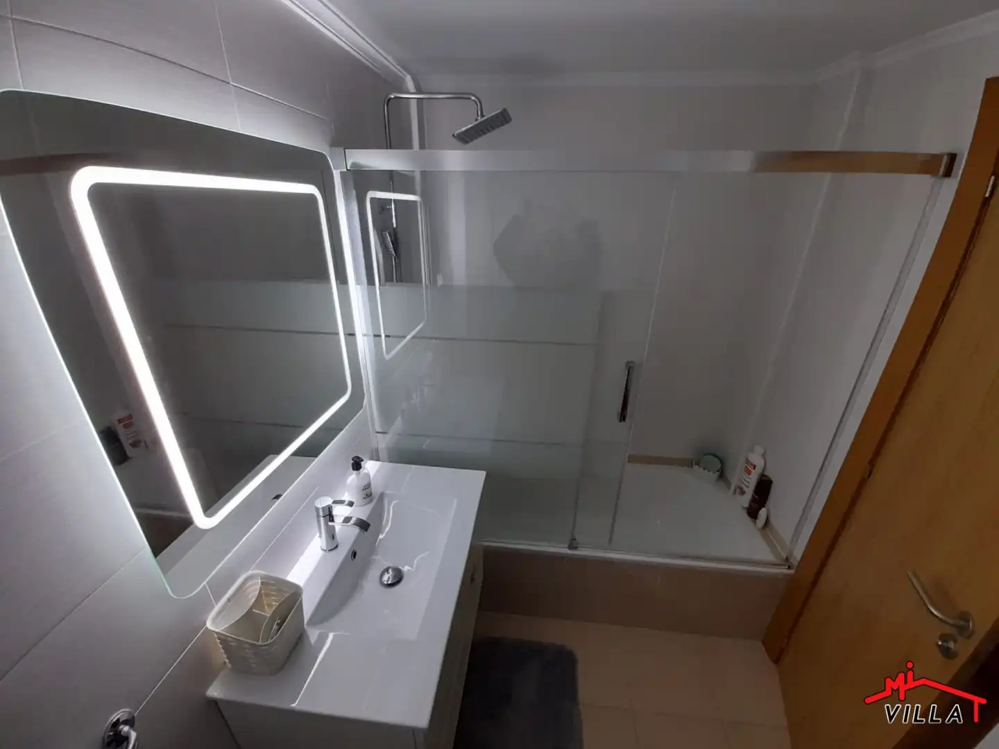 Baño de Piso de alquiler en Bárcena de Cicero con Calefacción, Amueblado y Balcón