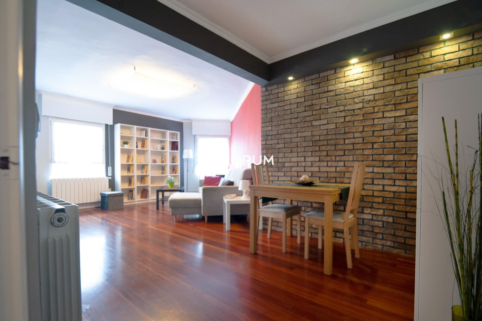 Living room of Flat for sale in Bilbao   with Heating, Terrace and Furnished