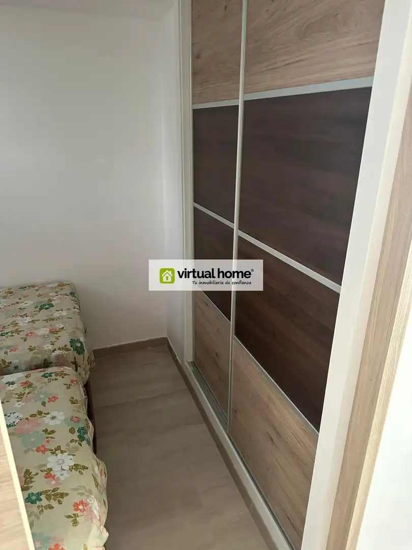 Dormitori de Apartament en venda en Benidorm amb Aire condicionat i Piscina comunitària