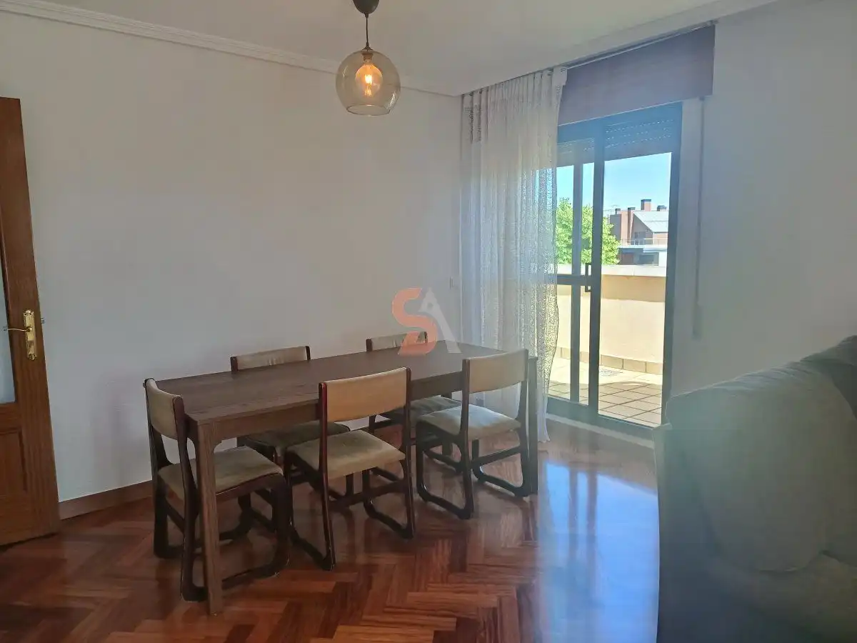 Dining room of Flat for rent in Valladolid  with Heating, Terrace and Storage room
