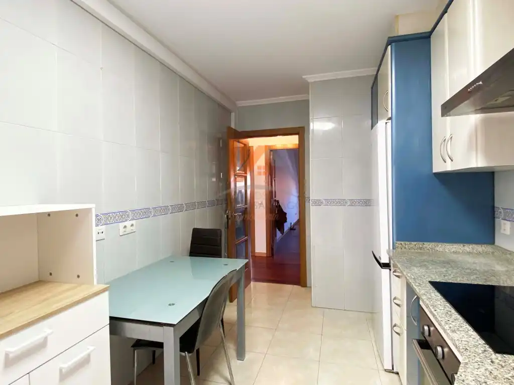 Küche von Wohnung zum Verkauf in Ames mit Ofen
