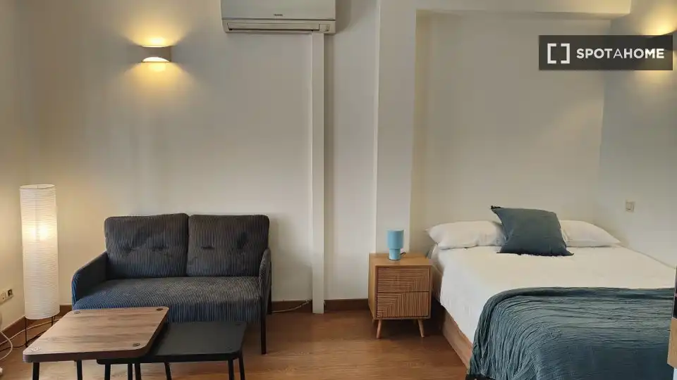 Habitación de Piso de alquiler en Madrid con Aire acondicionado, Calefacción y Amueblado