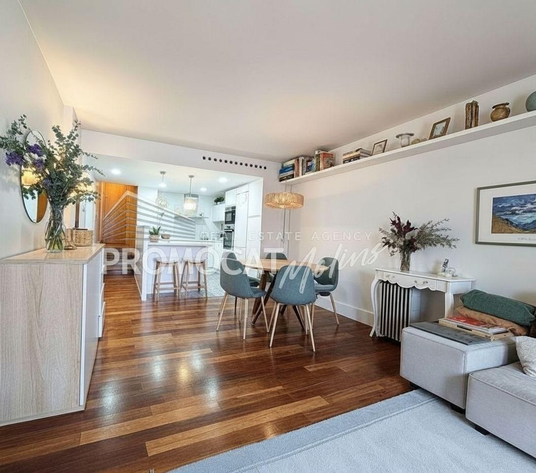 Menjador de Dúplex en venda en Sant Feliu de Llobregat amb Aire condicionat, Jardí privat i Terrassa