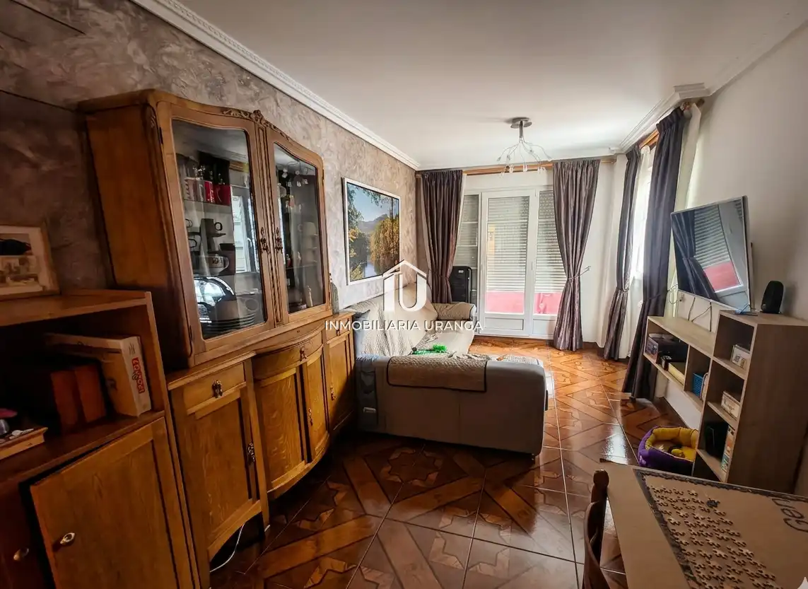 Sala d'estar de Pis en venda en Castro-Urdiales amb Calefacció i Moblat