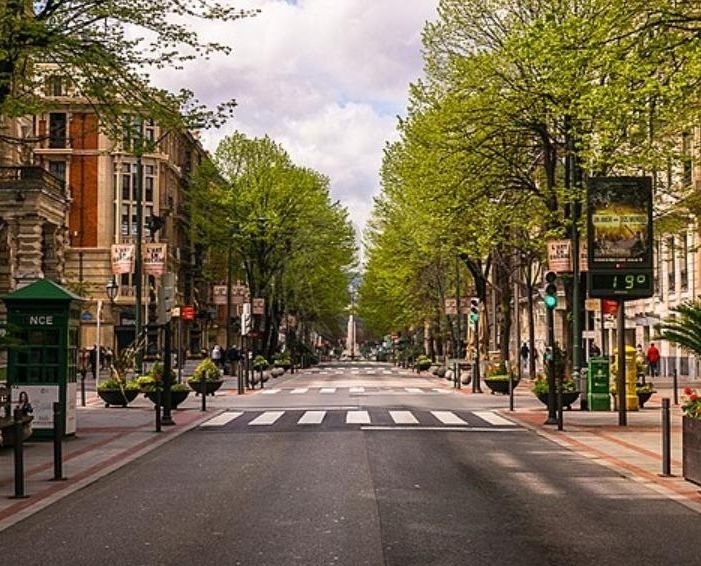 Vista exterior de Oficina de lloguer en Bilbao  amb Aire condicionat i Calefacció