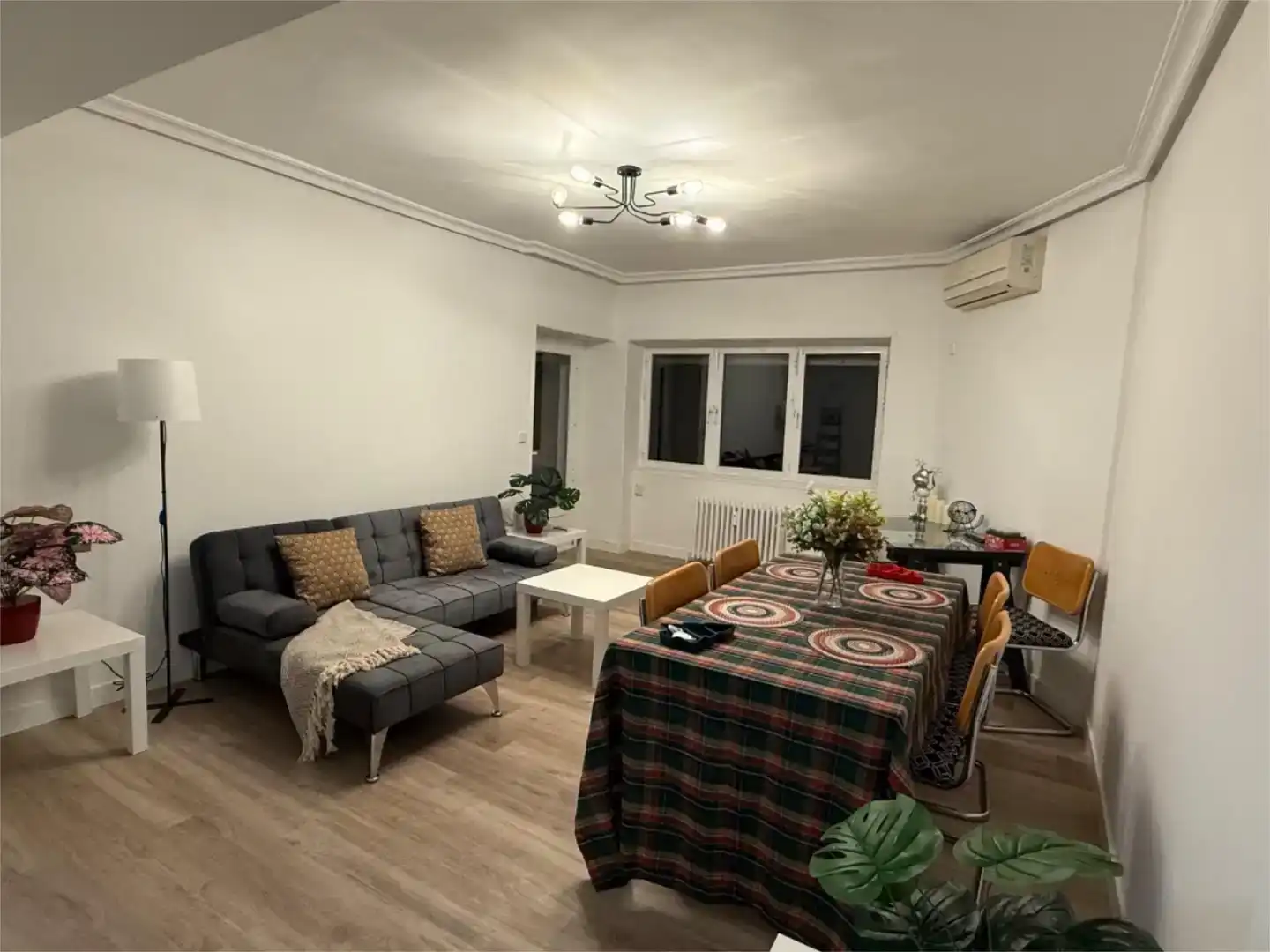 Sala d'estar de Pis per a compartir en Madrid amb Aire condicionat, Jardí privat i Parquet