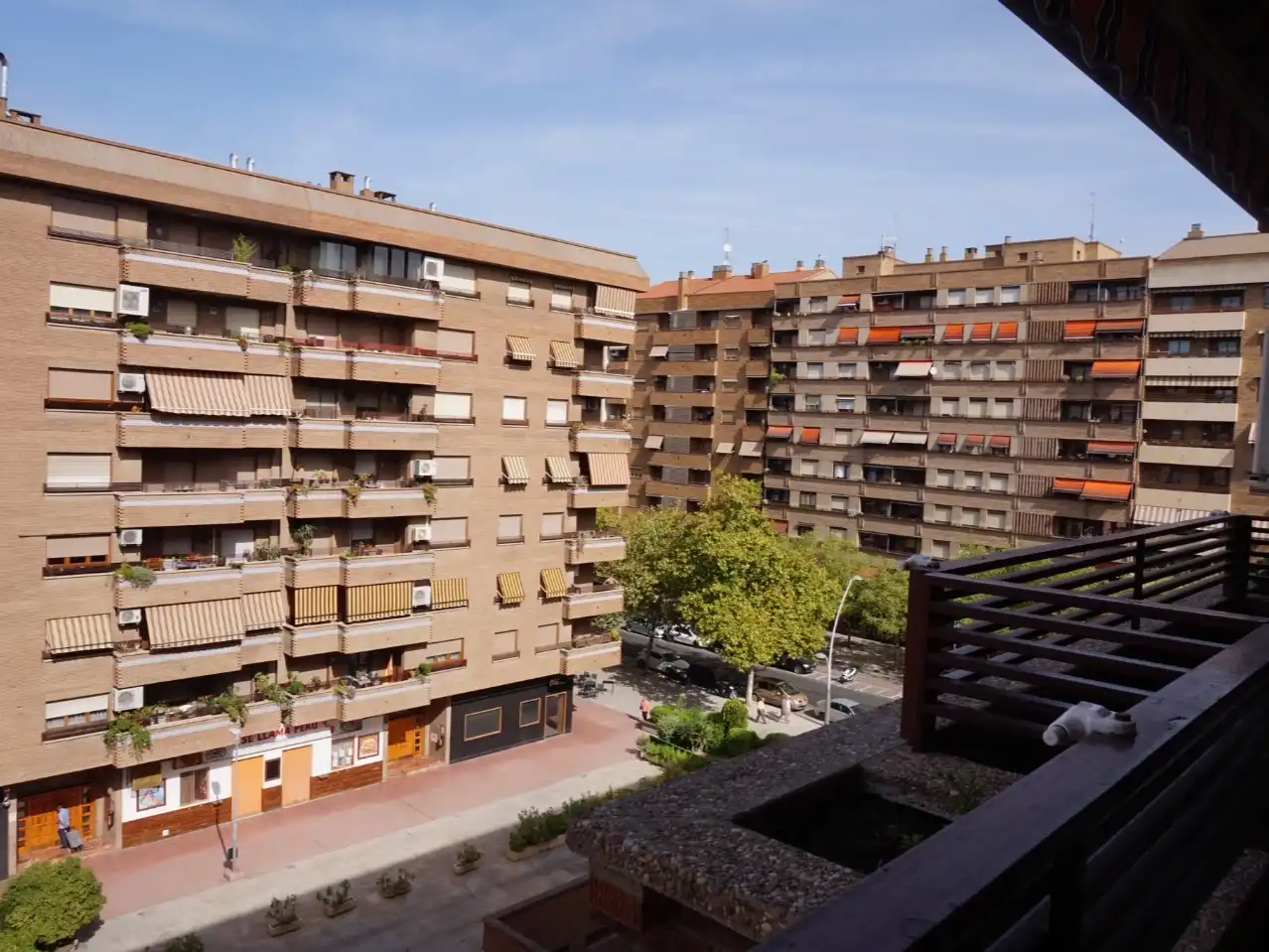 Vista exterior de Pis en venda en La Almozara