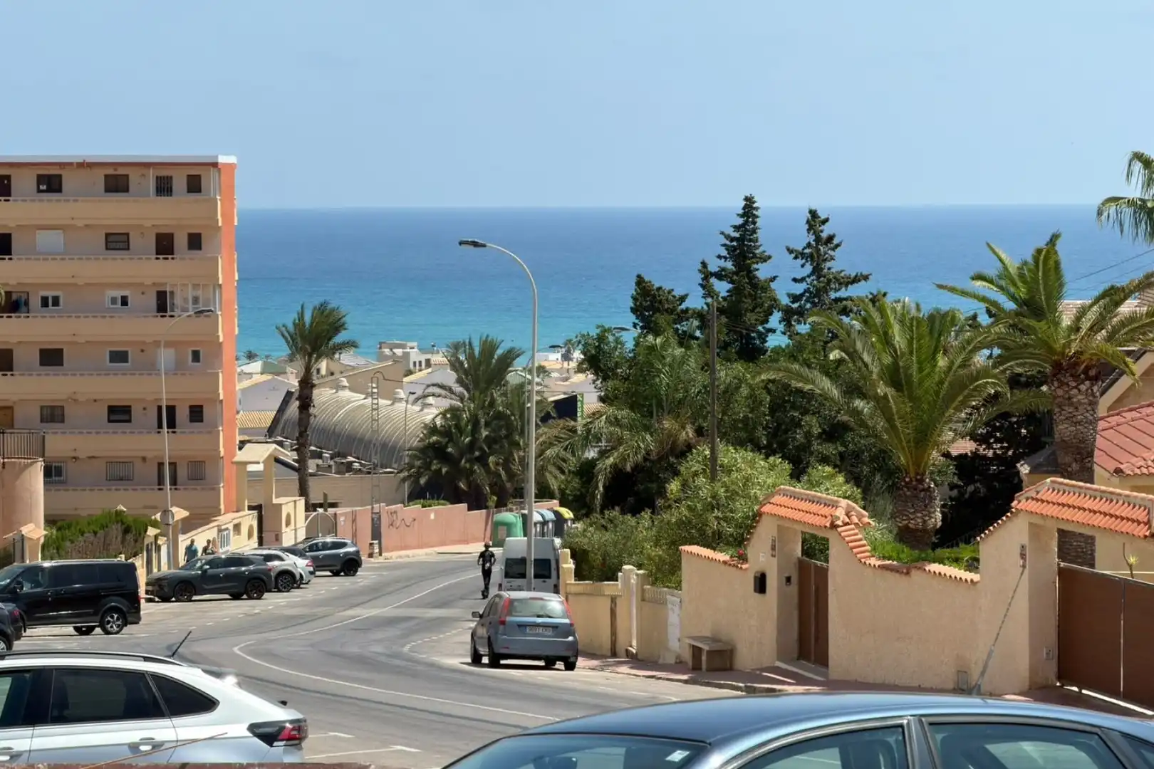 Vista exterior de Estudi en venda en Torrevieja amb Moblat, Rentadora i Piscina comunitària