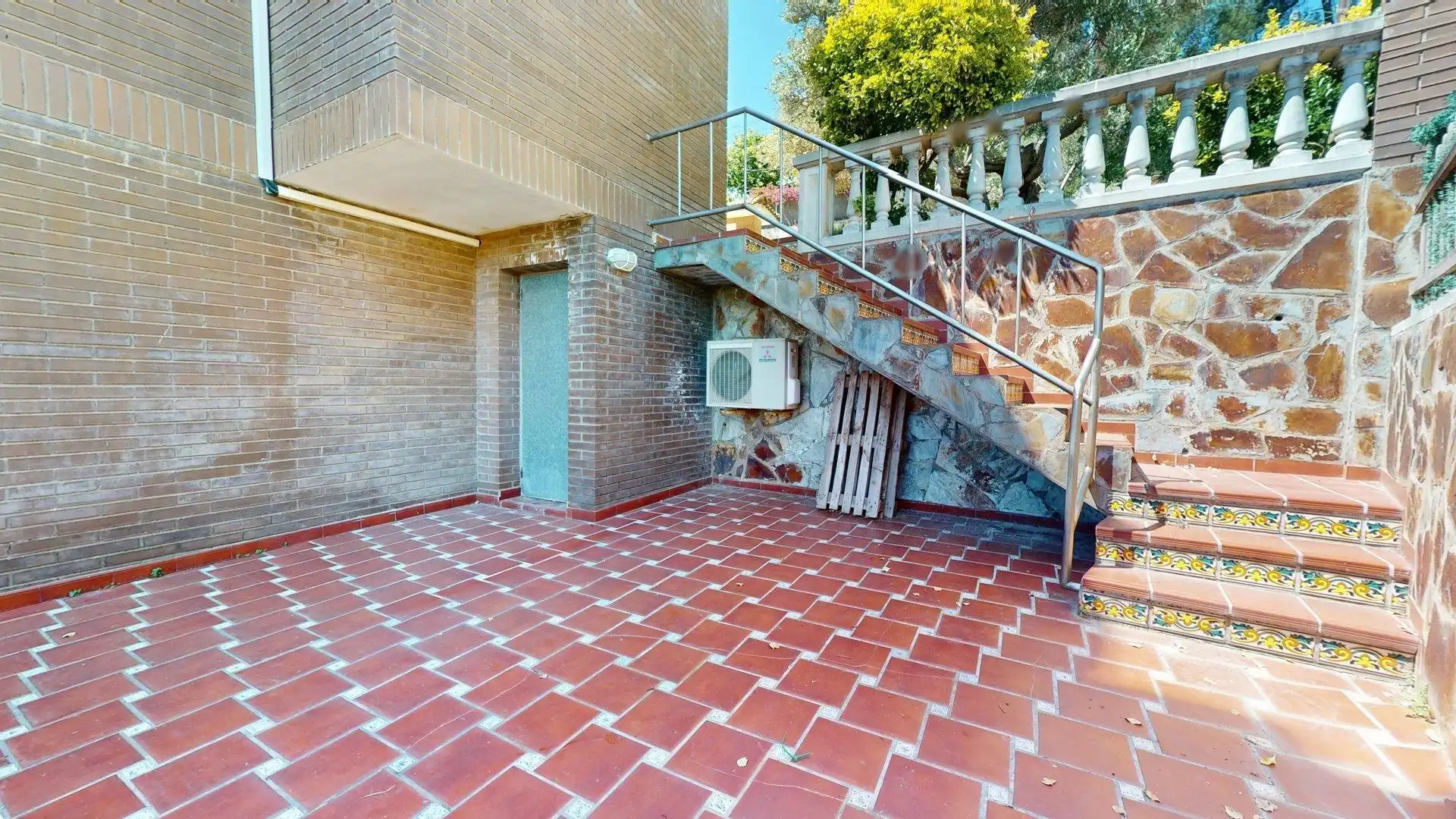 Terrassa de Casa o xalet en venda en Sant Boi de Llobregat amb Aire condicionat, Calefacció i Jardí privat