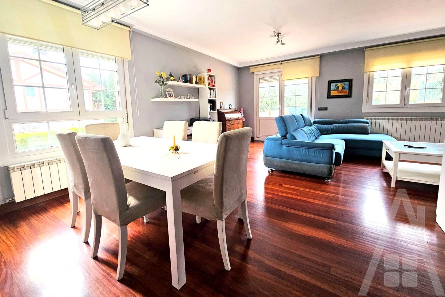 Dining room of Single-family semi-detached for sale in Valle de Mena  with Heating, Private garden and Parquet flooring