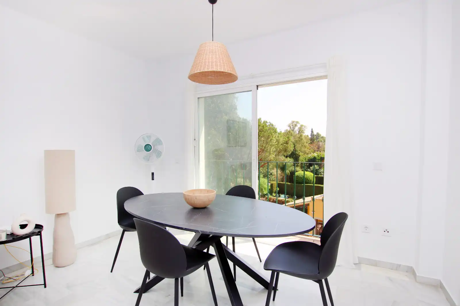 Comedor de Apartamento de alquiler en Estepona con Terraza, Amueblado y Horno