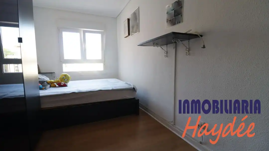Schlafzimmer von Wohnung zum Verkauf in Leioa mit Abstellraum und Balkon