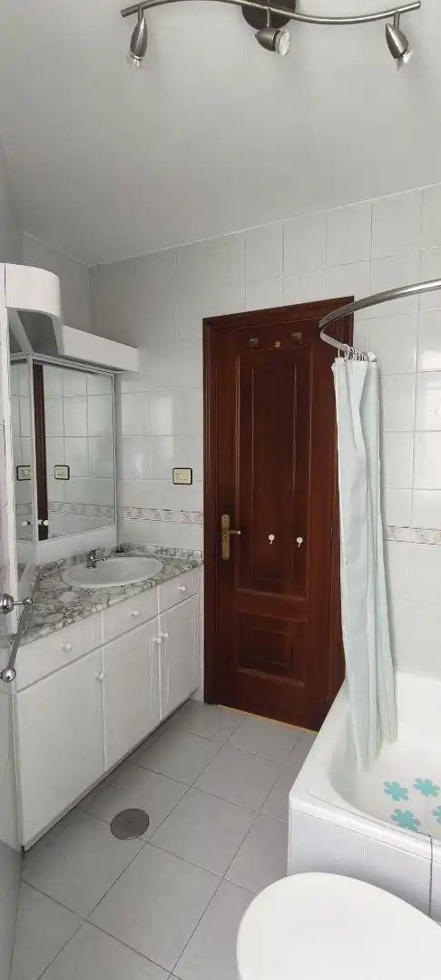 Bany de Pis en venda en A Coruña Capital  amb Calefacció i Forn